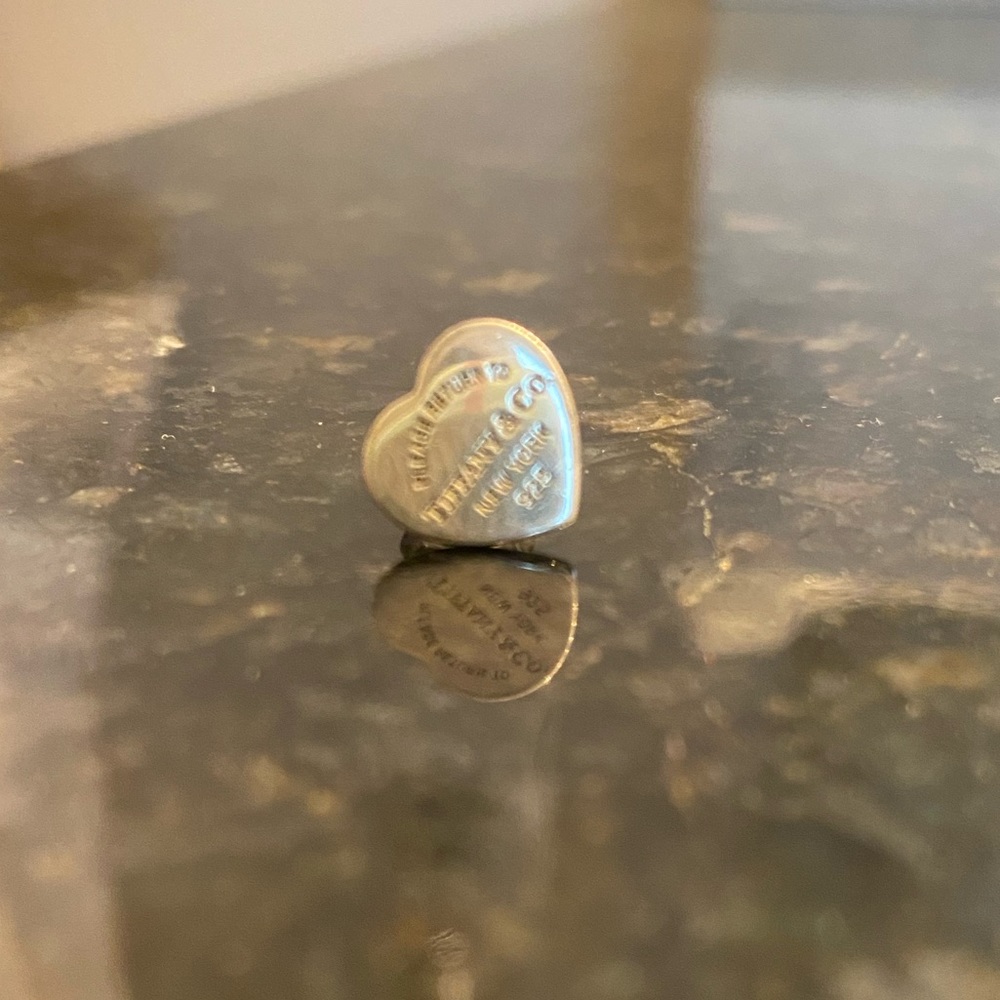 SINGLE Tiffany and co heart tag mini earring